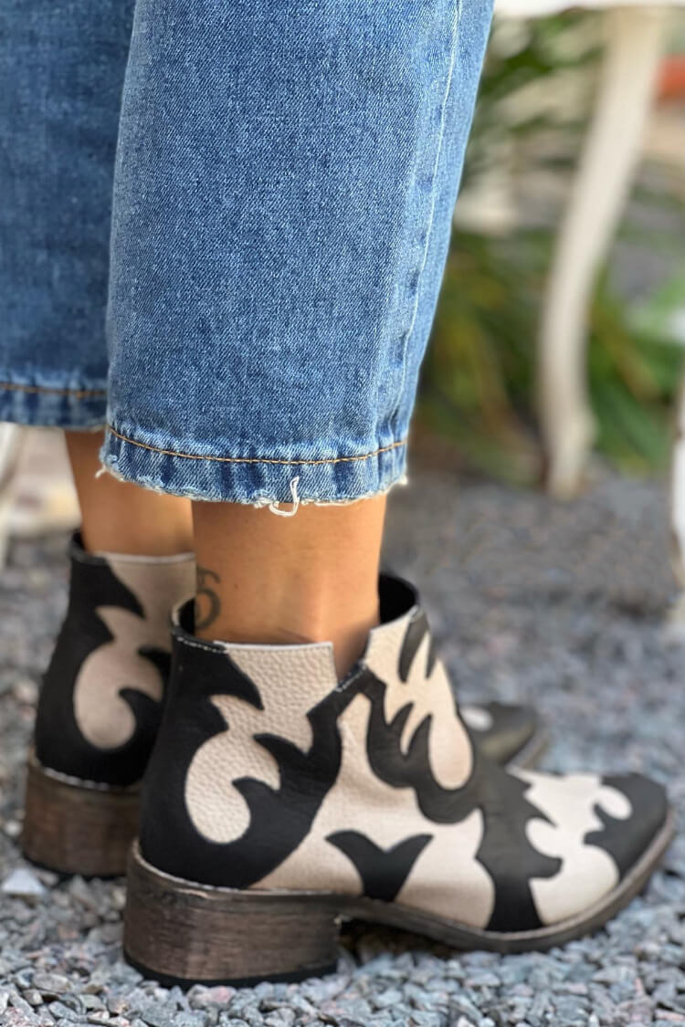 Elmont | Embroidered Western Ankle Boots
