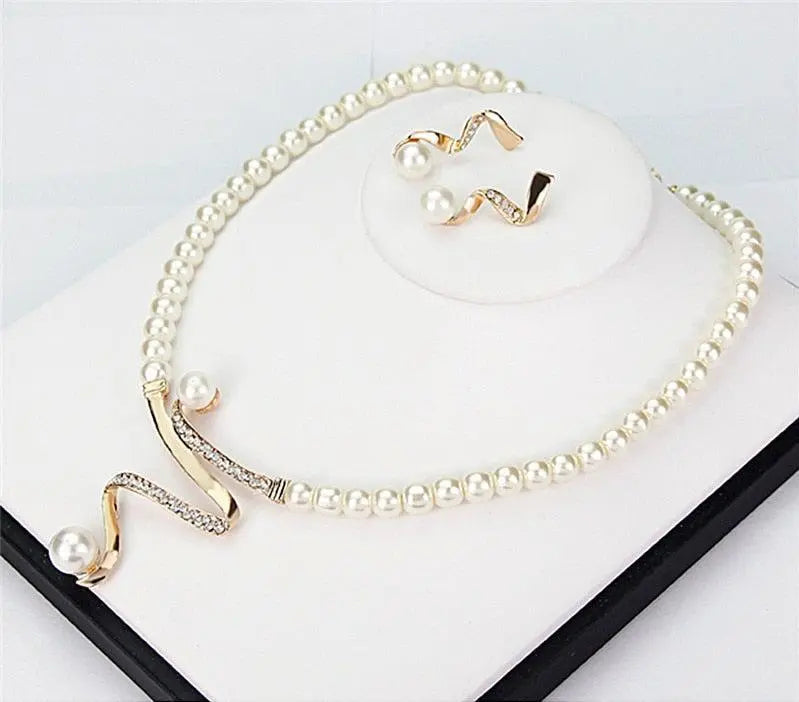 Elmont | Natural Pearl Necklace and Earrings Set