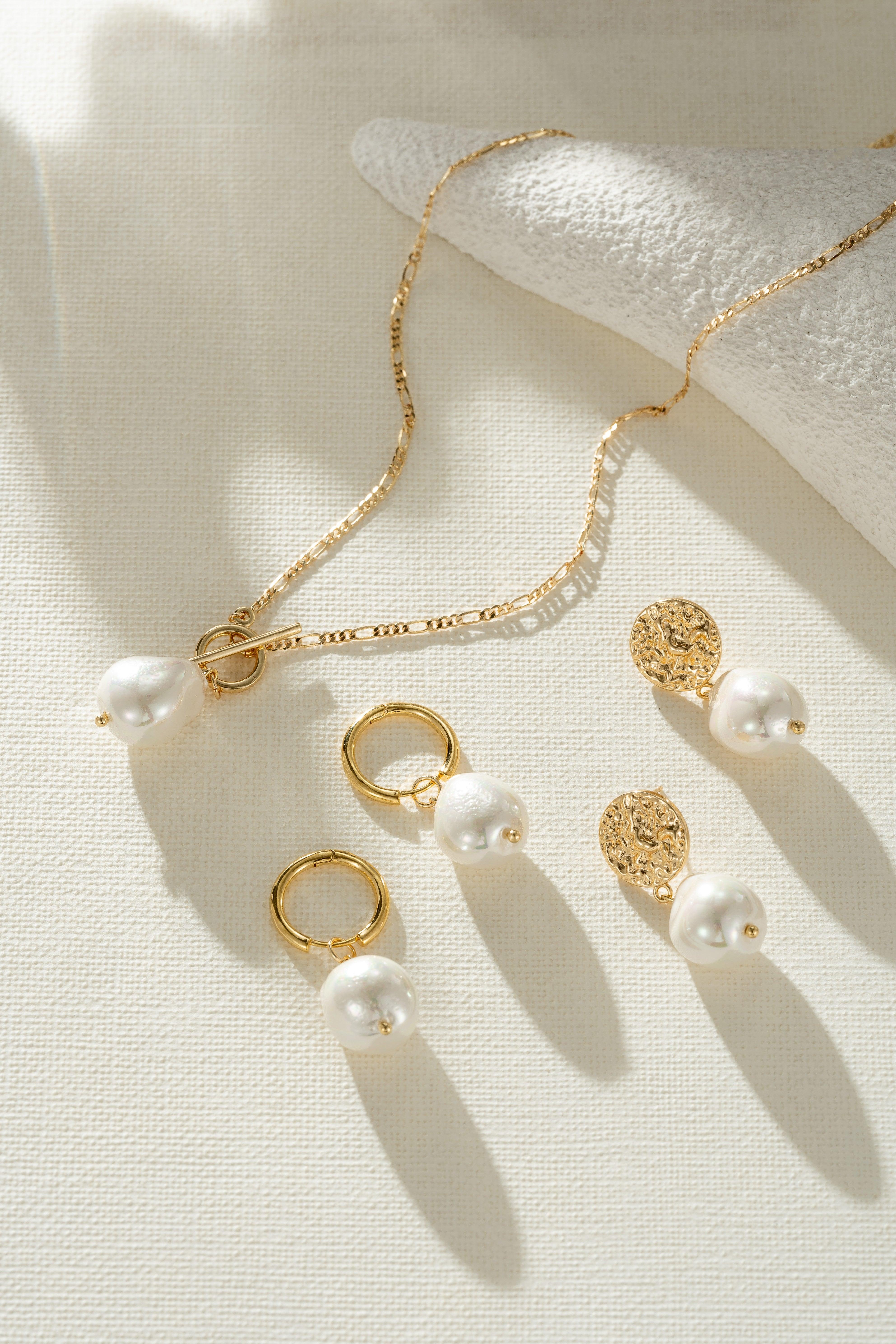 Elmont | Golden Pearl Necklace